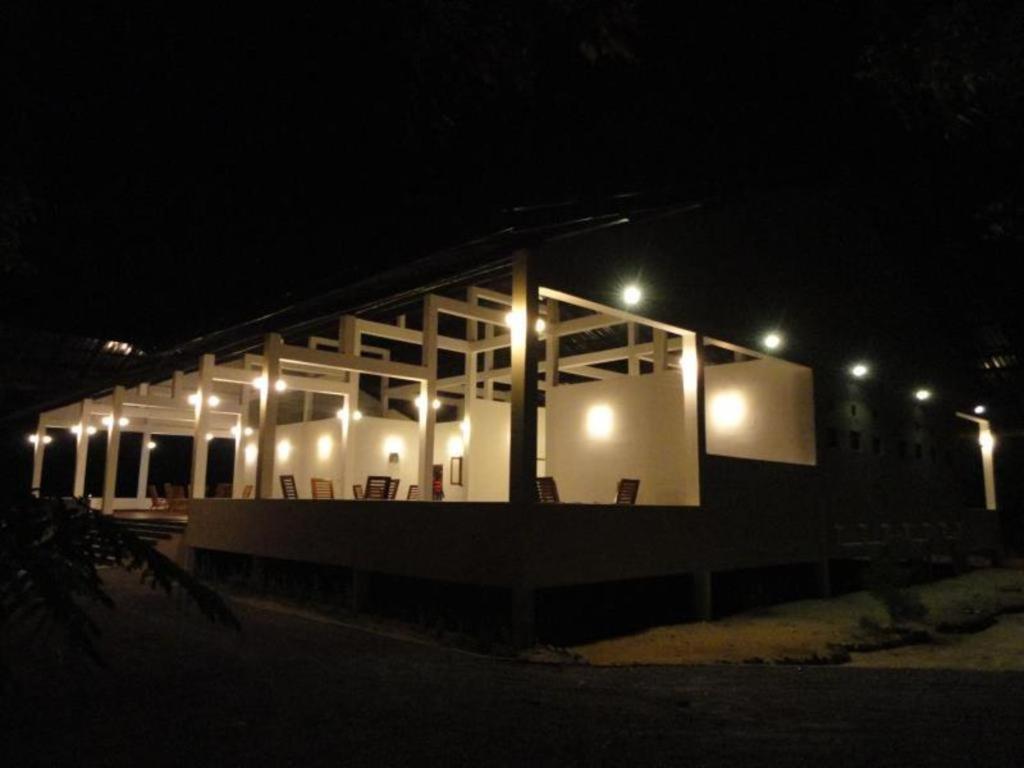בטיקלואה Naaval Hotel מראה חיצוני תמונה