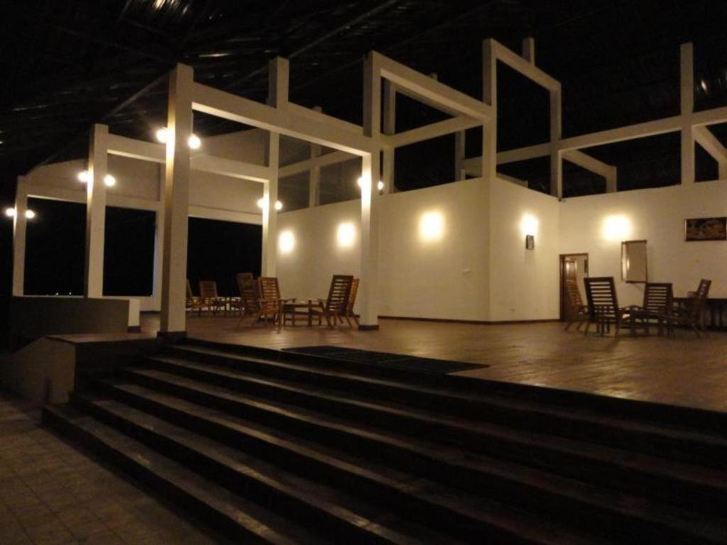 בטיקלואה Naaval Hotel מראה חיצוני תמונה