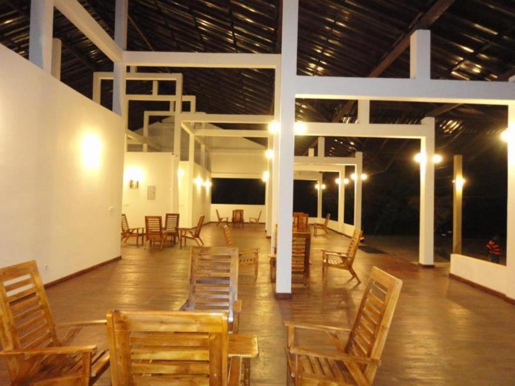 בטיקלואה Naaval Hotel מראה חיצוני תמונה
