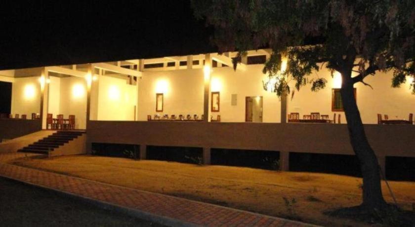 בטיקלואה Naaval Hotel מראה חיצוני תמונה