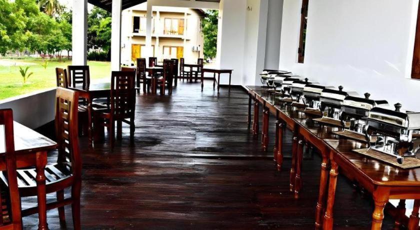 בטיקלואה Naaval Hotel מראה חיצוני תמונה