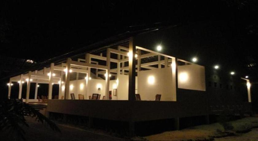 בטיקלואה Naaval Hotel מראה חיצוני תמונה