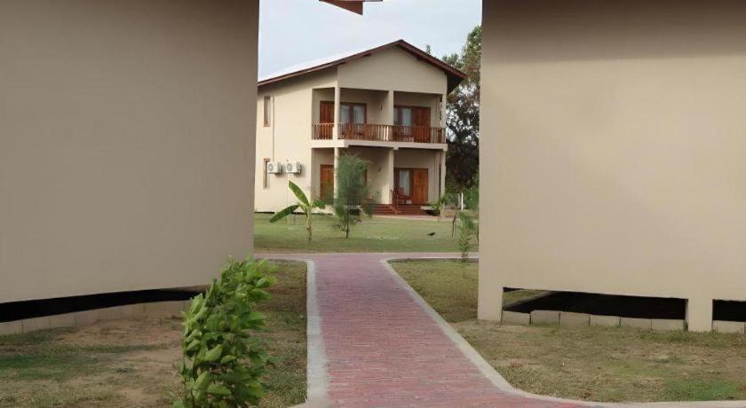 בטיקלואה Naaval Hotel מראה חיצוני תמונה