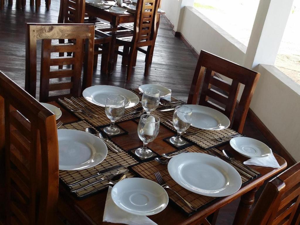 בטיקלואה Naaval Hotel מראה חיצוני תמונה