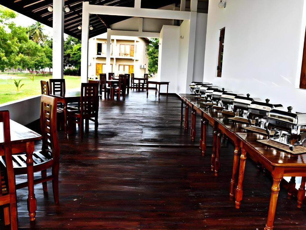 בטיקלואה Naaval Hotel מראה חיצוני תמונה