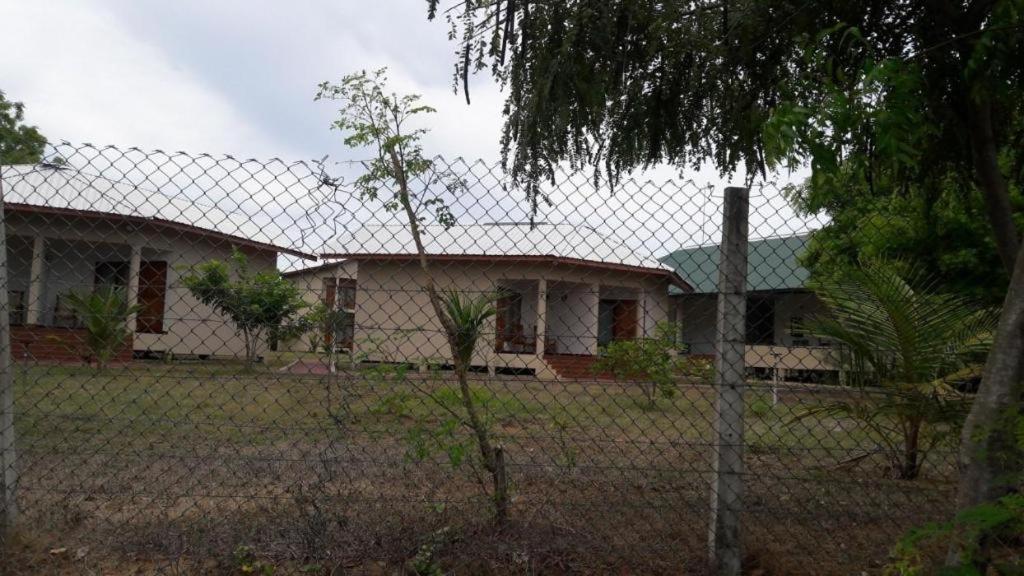 בטיקלואה Naaval Hotel מראה חיצוני תמונה