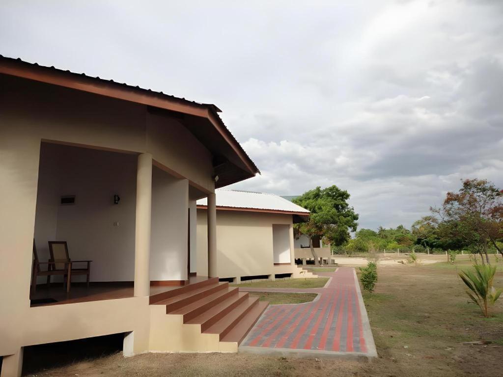 בטיקלואה Naaval Hotel מראה חיצוני תמונה