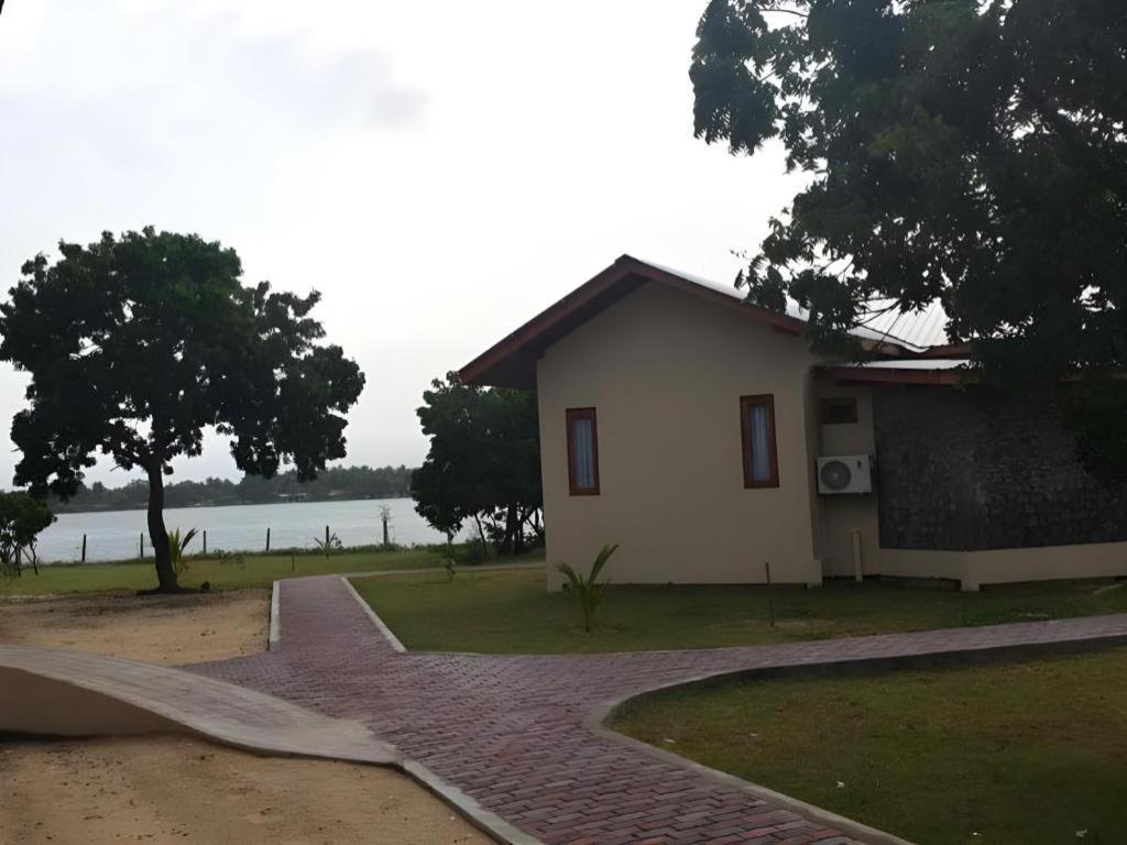בטיקלואה Naaval Hotel מראה חיצוני תמונה